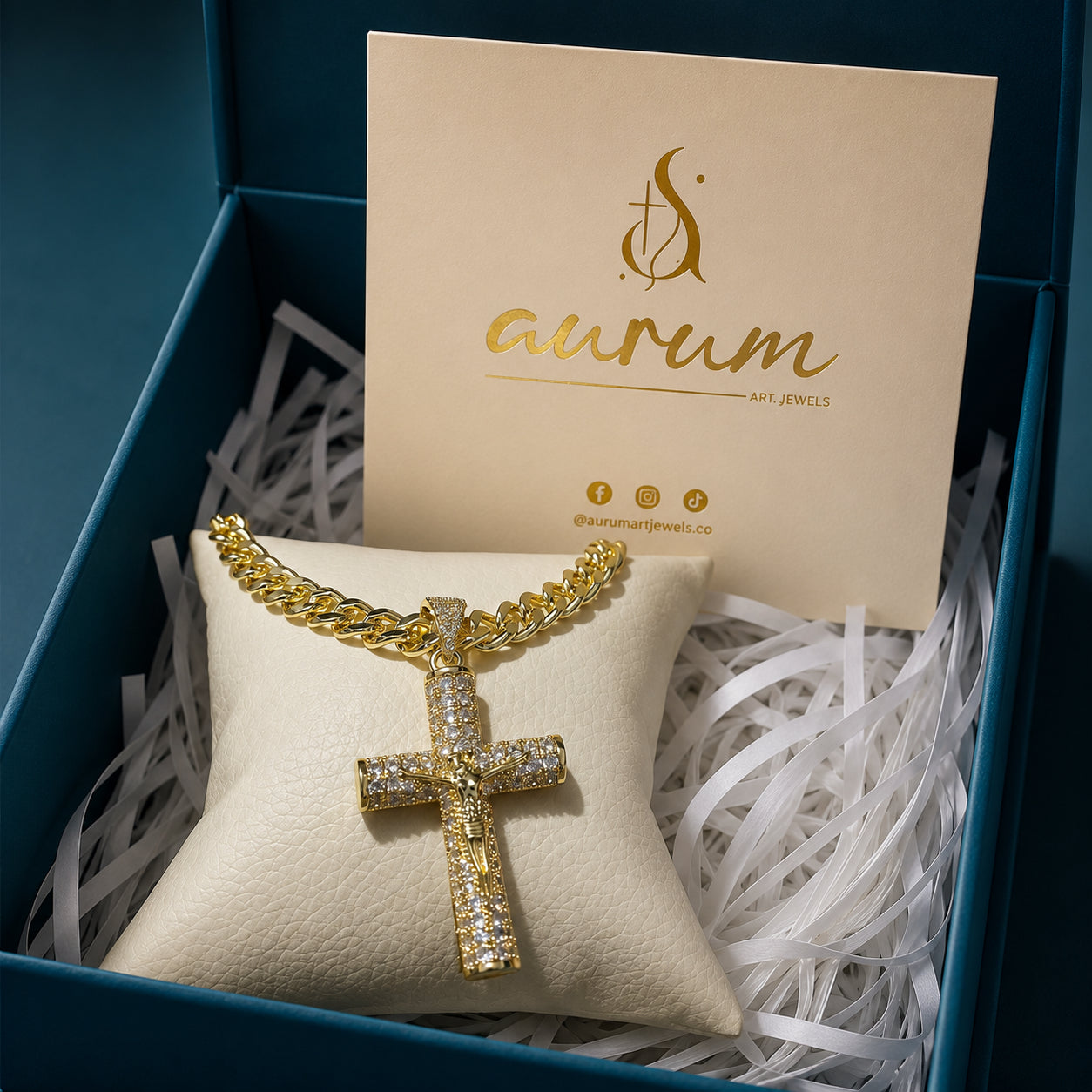 Cadena de crucifijo chapado en oro de 14 quilates